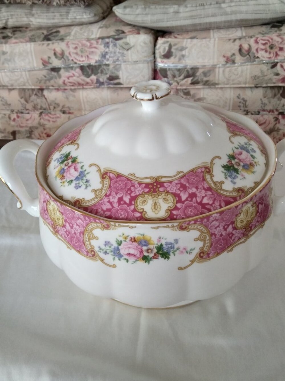 Royal Albert Lady Carlyle LARGE Soup Tureen with Lid, New, Never Used, NWOT